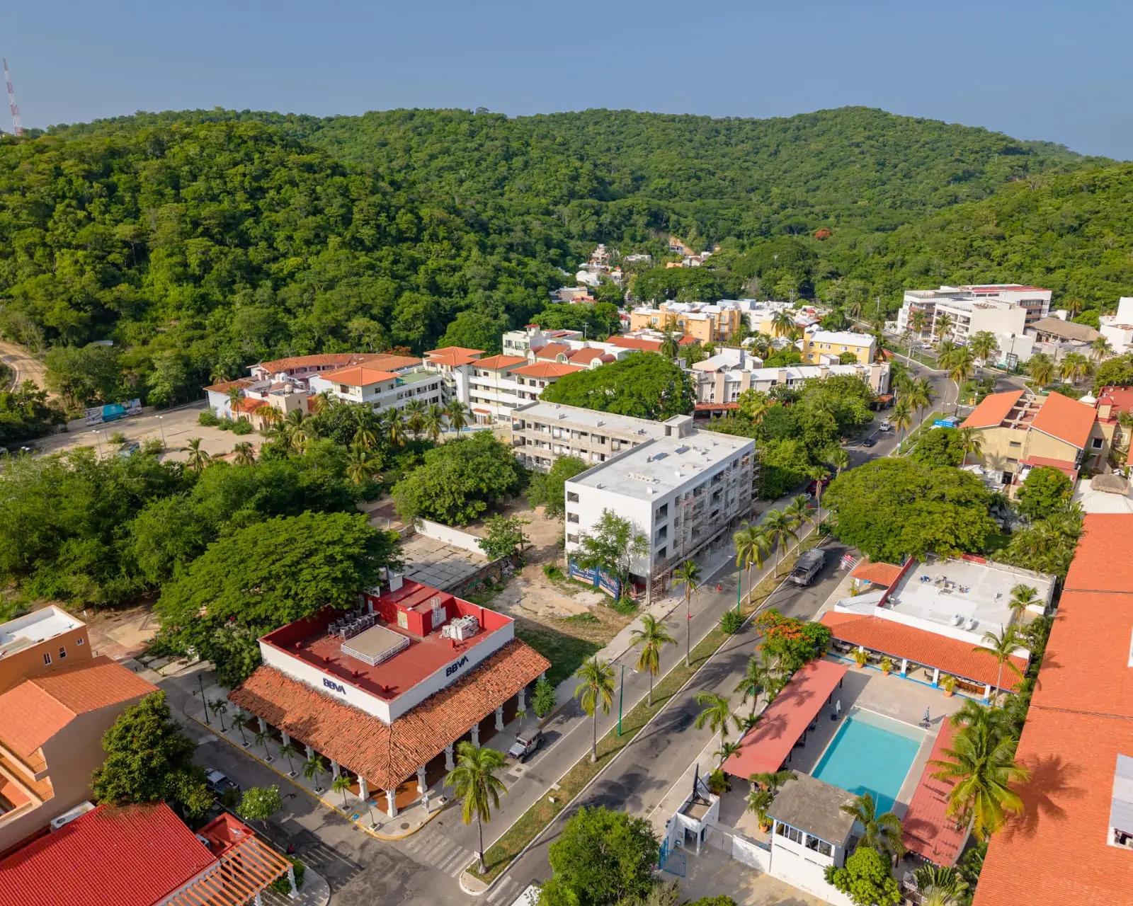 Vista aérea de Sundara Condos & Plaza y su entorno en Santa Cruz, Huatulco